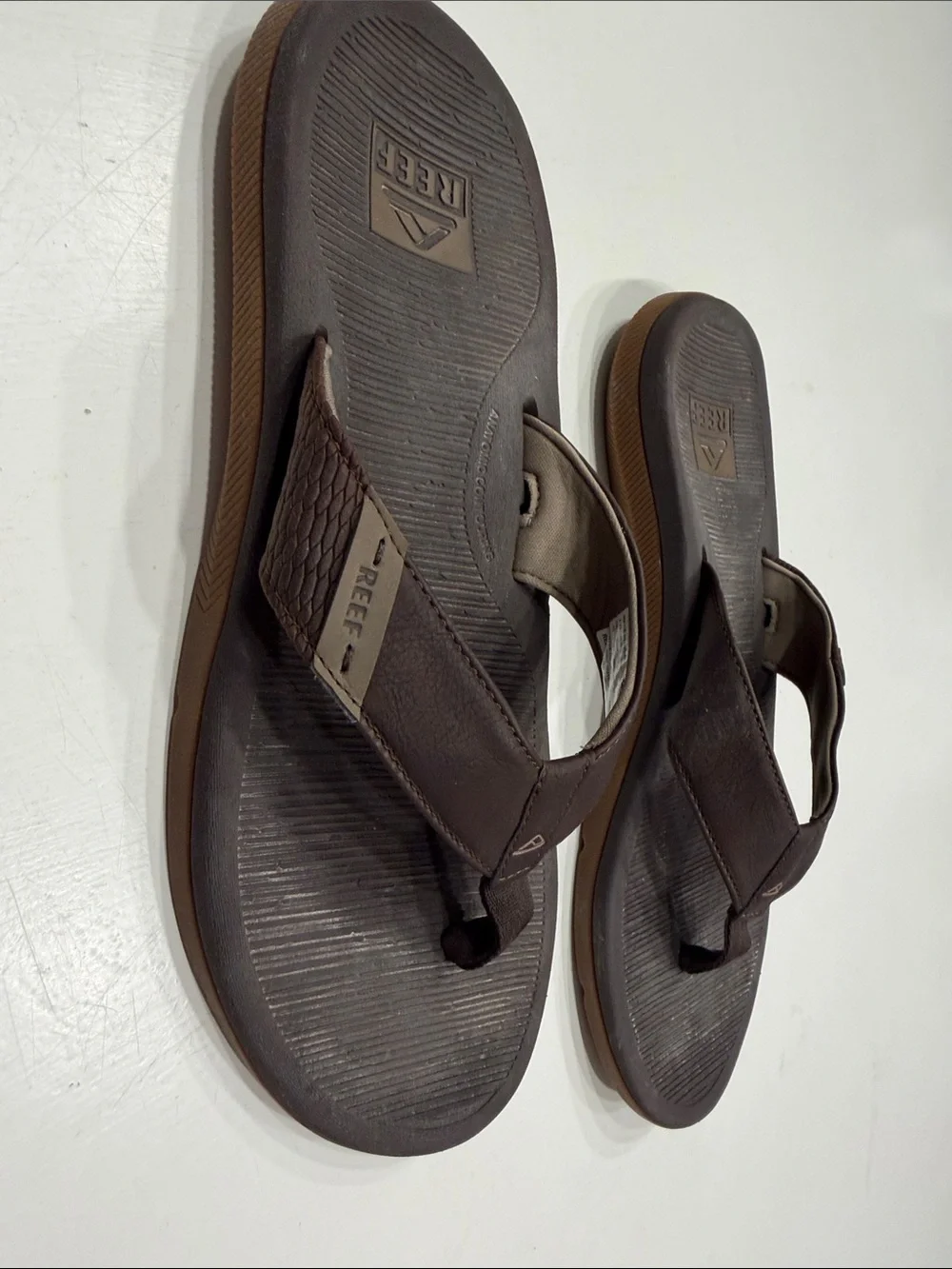 Reef Men’s Dark Brown Leather Thong Sandals